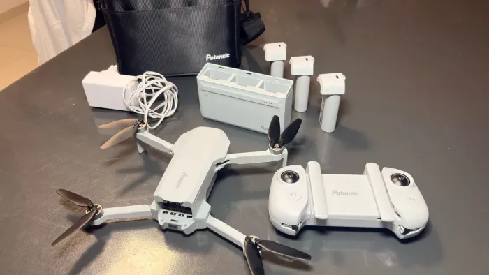 DRONE POTENSIC ATOM SE - KIT COMPLETO COM 3 BATERIAS + CASE