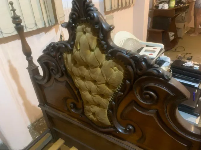 cama antiga de madeira maciça estilo Dom José