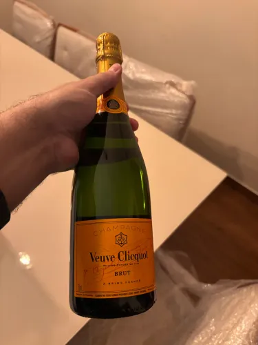 Pacote champagne Veuve Clicquot + G.H Mumm