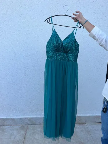Vestido de festa longo azulado/verde esmeralda em paetê