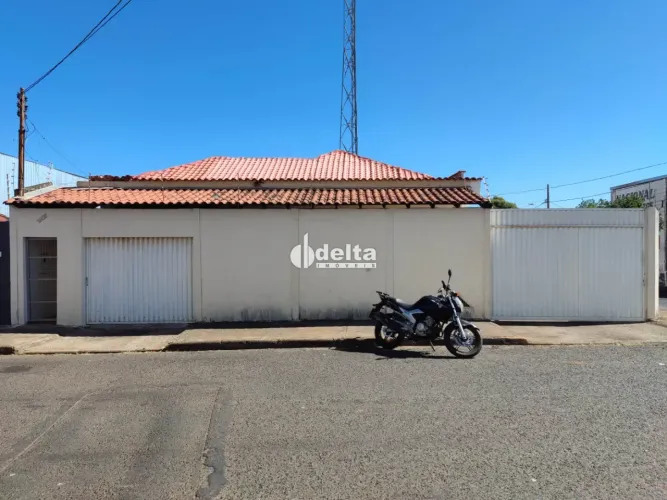Casa residencial com 3 quartos sendo 1 suíte, disponível para locação no bairro Marta Hele