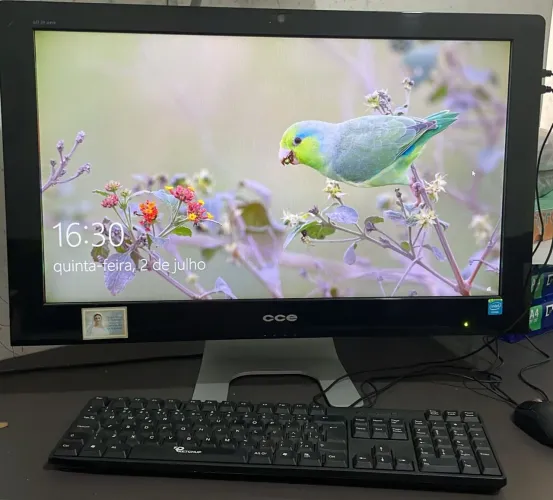 Vendo computador de mesa para escritório