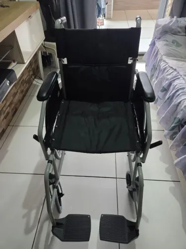 Cadeira de rodas hospitalar