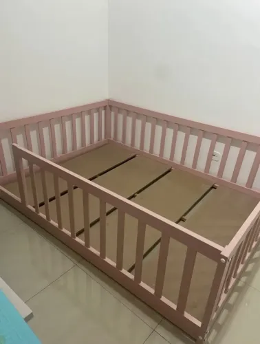Cama montessoriana infantil