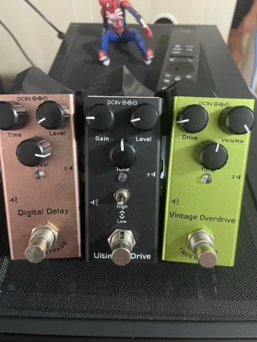 Pedal de efeito para guitarra drive distorção e delay