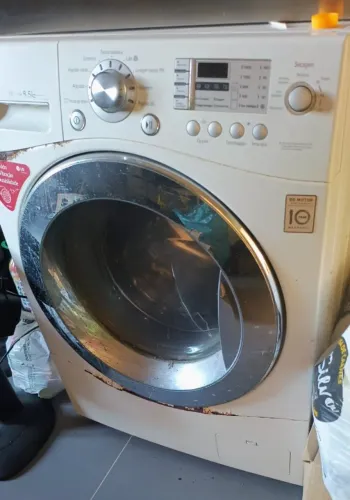 Maquina LG lava e seca motor funcionando pra retirada peças