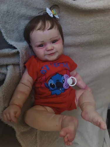 Bebê reborn realista feita a mão 