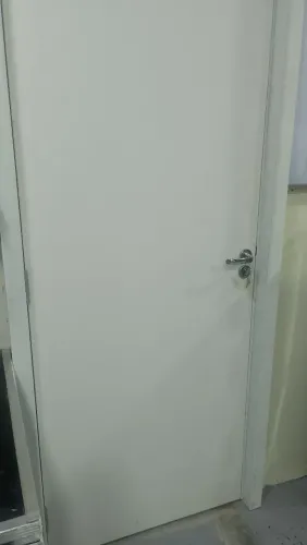 Carlos /  Instalação de portas.