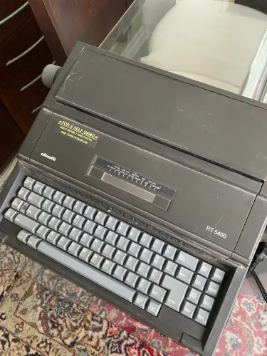 Máquina de escrever Olivetti