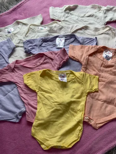 ? Kit com 9 bodies para bebê 20,00