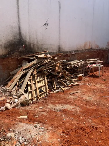 Doa-se madeiras de obra .