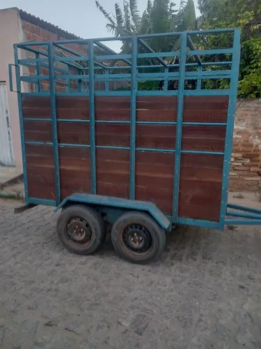 REBOQUE 2 EIXOS PARA ANIMAIS