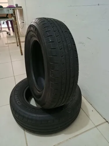 Vendo * 2 - pneus usado - excelente.