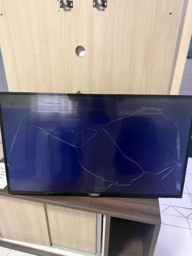 TV para consertar ou retirada de peças.. (smart tv)