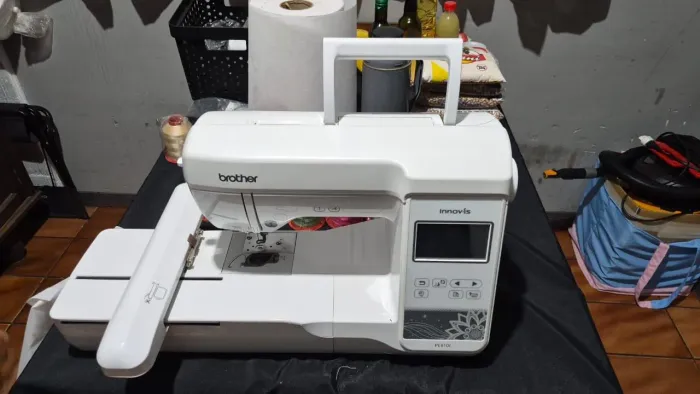 Kit máquina reta Jack f4, bordadeira Brother e overloque 