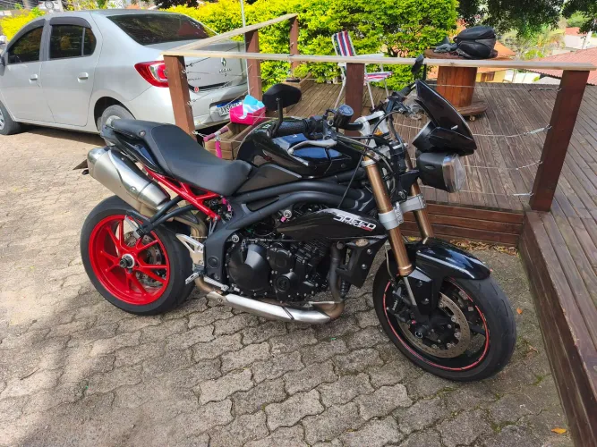 Triumph speed triple 1050i