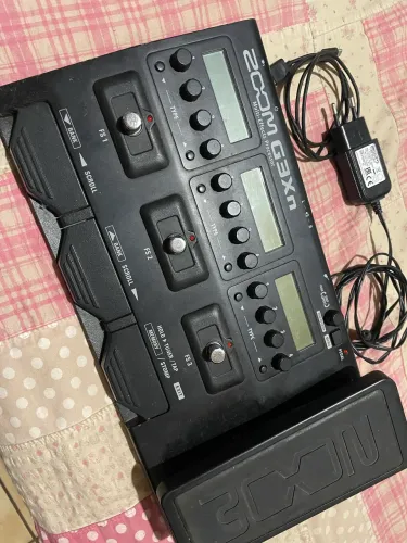 Zoom g3xn - Pedaleira Multiefeitos de Guitarra