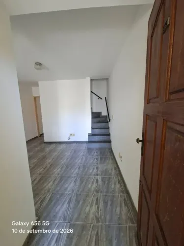 CASA INDIVIDUAL GEMINADA COM 03 QUARTOS E 01 VAGA NO BAIRRO DONA CLARA