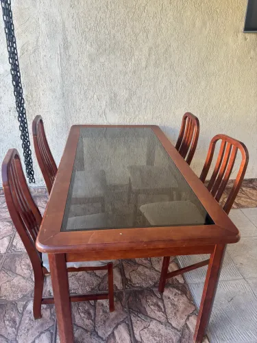 Mesa com 6 cadeiras