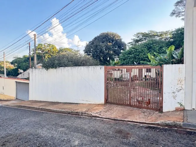 Venda de Casas / Edícula na cidade de Araraquara
