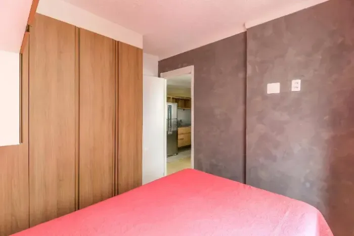 Apartamento com mobília (2QTS) para aluguel. (Aluguel anual)