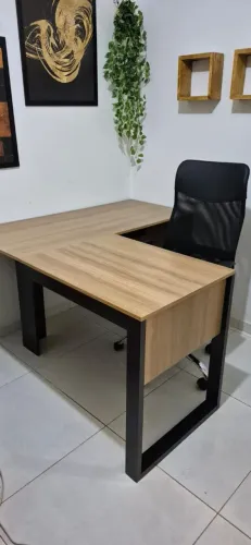 MESA EM L - SEMI-NOVA