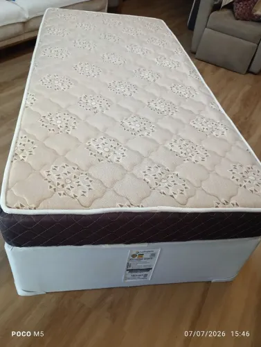 Cama box solteiro (Colchão x box)1,88x88x18cm, muito novo