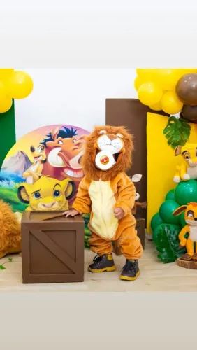 Roupa leao, para festas... 