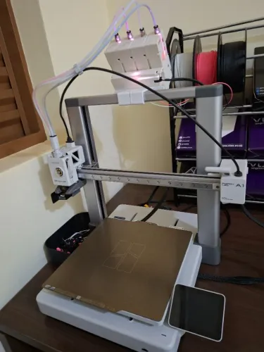 Impressora 3D Bambu Lab A1 + bMCU + Super Kit Maker! (Apenas 529h de uso)