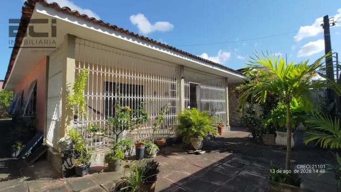 Casa vende-se, 3 quartos sendo 2 suítes 390 m² - Jardim São Paulo - RECIFE-PE