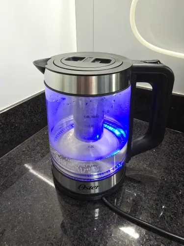 Chaleira Elétrica Oster Tea 1,8L com Infusor de Chá