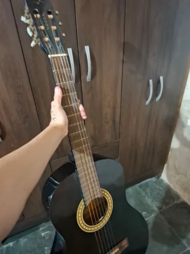 Violão Vogga preto para iniciantes