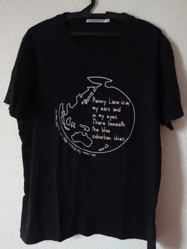 Camiseta Uniqlo X The Beatles Penny Lane