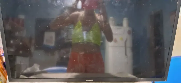 Tv Samsung 32" mod UN32J4290AG, não tenho o cabo fonte dela. Mais acho que e tela