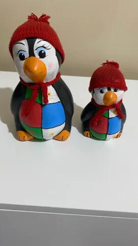 Duplinha decorativa de pinguins em cerâmica 