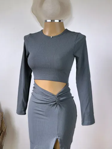 Vestido tubinho midi manga longa com fenda