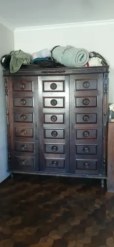 GUARDA ROUPA DE MADEIRA MACIÇA
