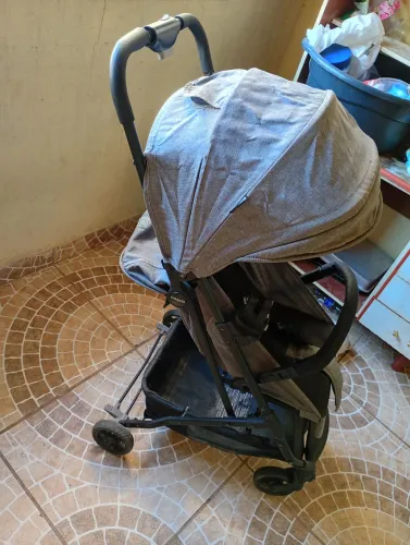 Carrinho de bebê marca cosco