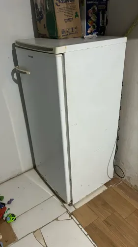 GELADEIRA PEQUENA DA MARCA DAKO