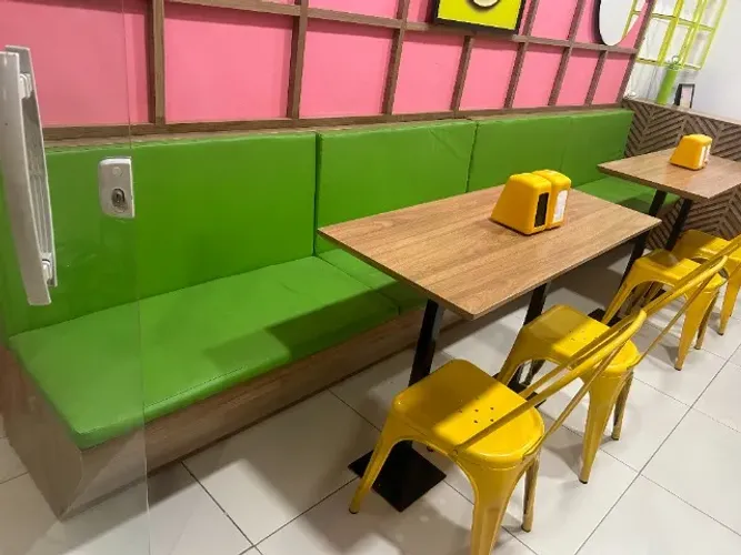 Banco Alemão Resistente - Ideal para Comércio