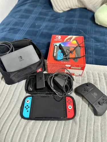 Nintendo Switch + Case + Controle