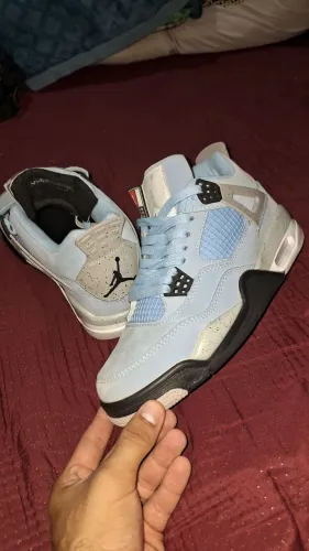 Jordan 4 UNC univercity blue