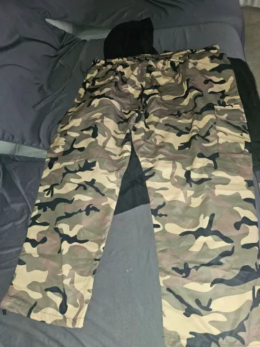 Jaqueta e Calça Camuflada G5 e Calça G5 outras 2 jaquetas com capas uma Azul....São lindas