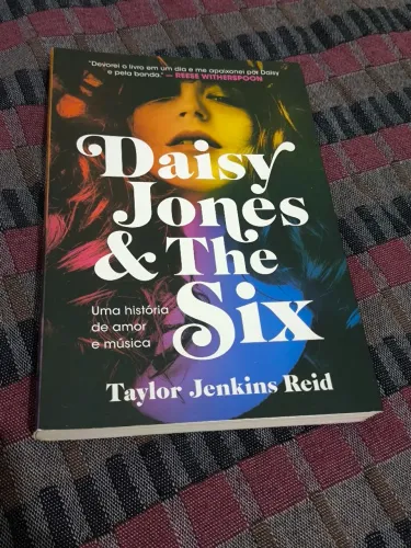 Livro: Daisy Jones & The Six | Usado