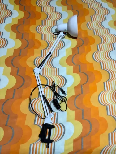 Luminária articulável base mesa (pixar)