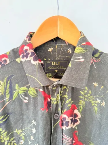 Camisa DLT Floral Masculina Manga Curta | Tamanho 2