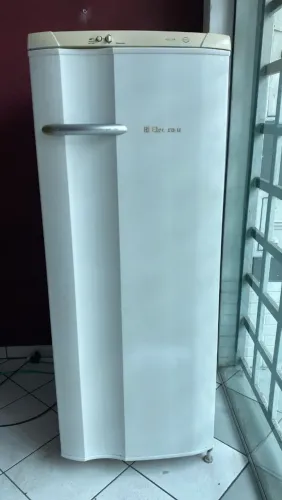 Geladeira Electrolux 110v