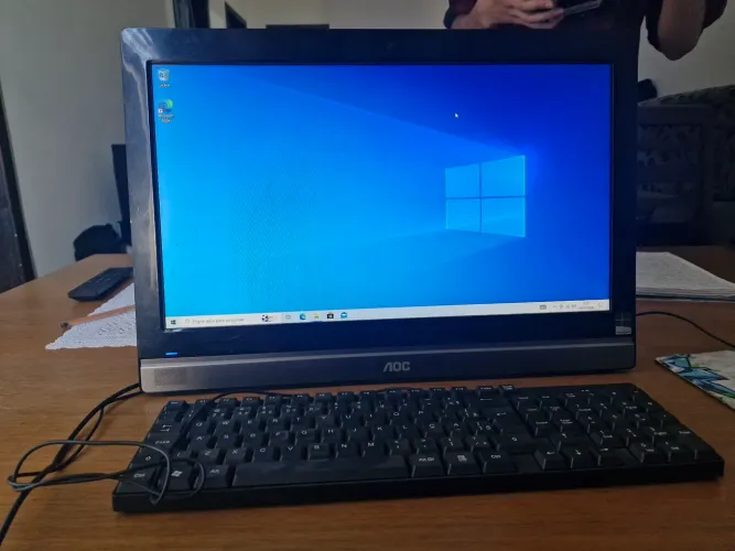 Monitor AOC all in one por R$ 300
