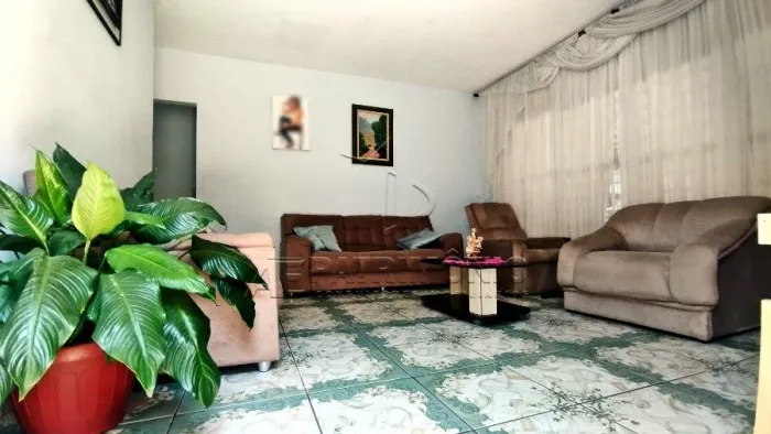 CASA,3 Dormitorio(s) bairro Carolina