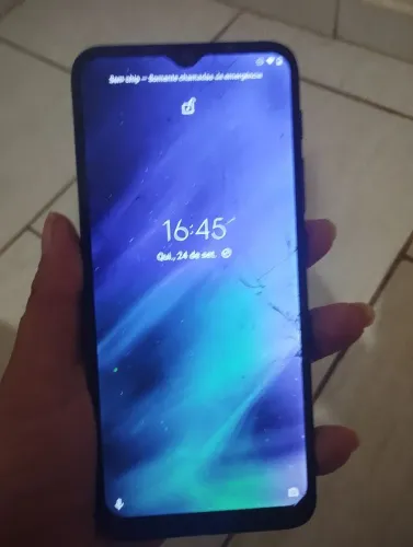 One fusion 128gb trincado 